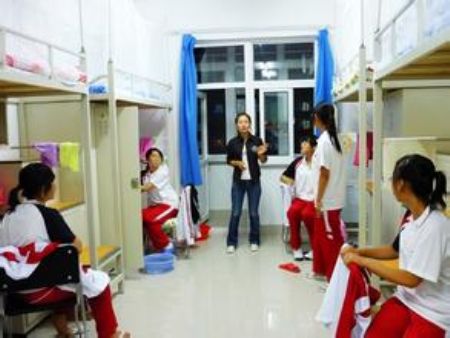 大连工业大学宿舍图片_寝室图片19