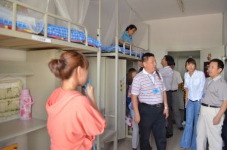 沈阳工业大学宿舍图片_寝室图片19