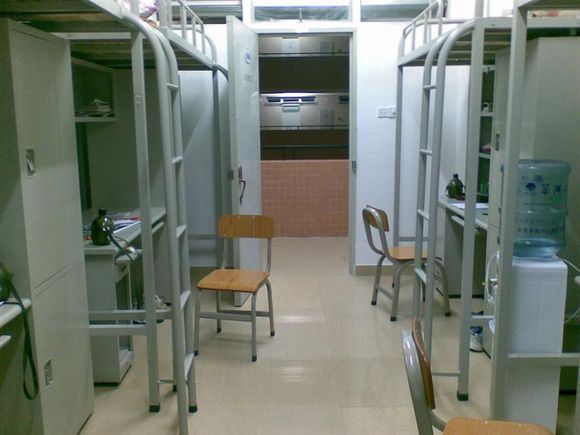 广东药学院宿舍图片_寝室图片12