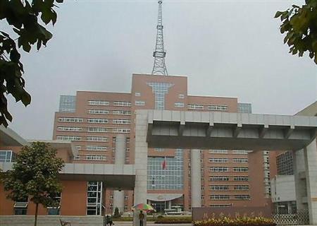 北京理工类大学选择北京电子科技学院好还是选择首钢工学院好？