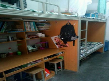 成都医学院宿舍图片_寝室图片13