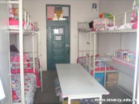 辽宁商贸职业学院宿舍图片_寝室图片2