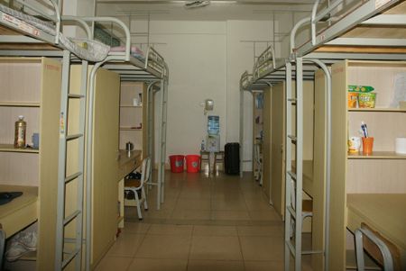 海南职业技术学院宿舍图片_寝室图片7