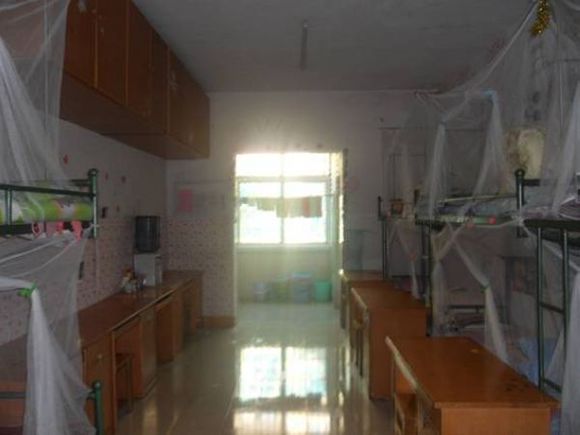 岳阳职业技术学院宿舍图片_寝室图片11