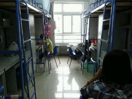 天津商业大学宿舍图片_寝室图片15